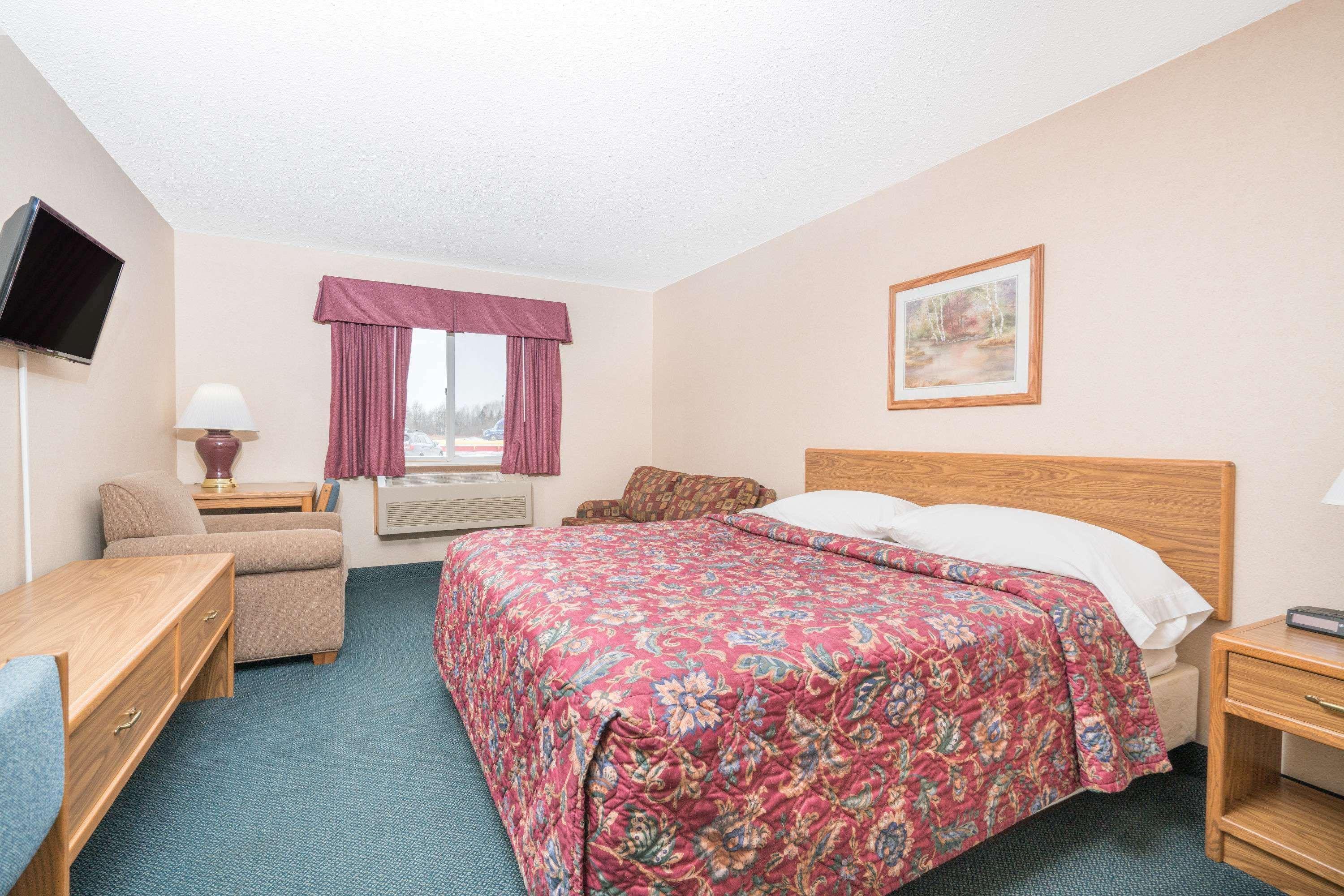 Super 8 By Wyndham Superior Wi Hotel Bagian luar foto