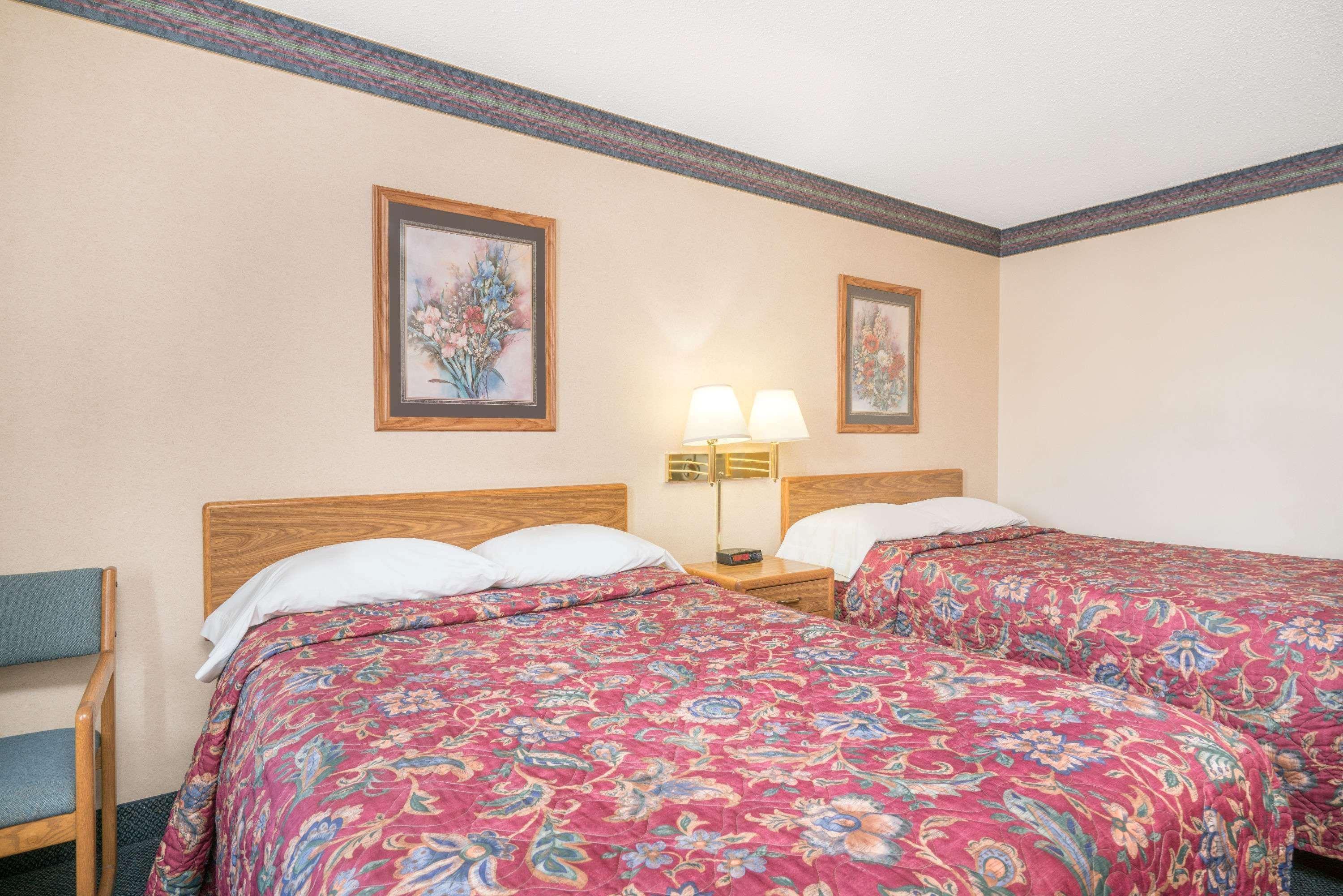 Super 8 By Wyndham Superior Wi Hotel Bagian luar foto